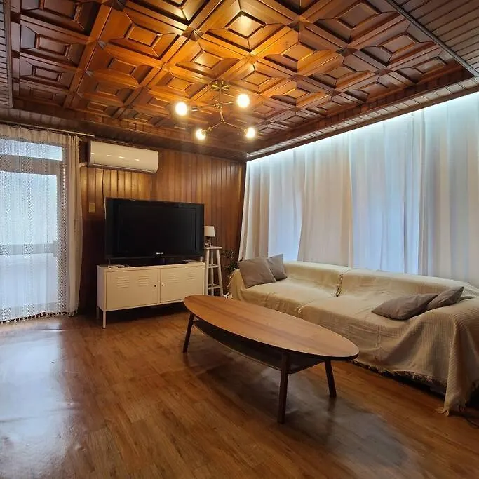 ソウル特別市Wood House Hongik Univ 6 Double Bedsアパートメント アパート