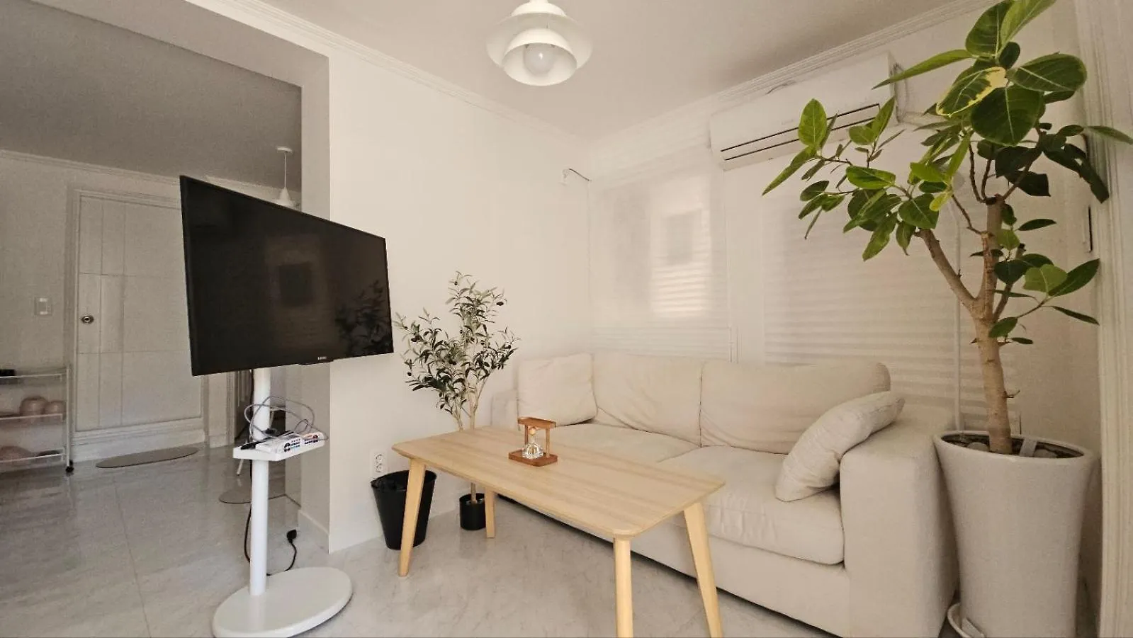 アパート ソウル特別市Wood House Hongik Univ 6 Double Bedsアパートメント