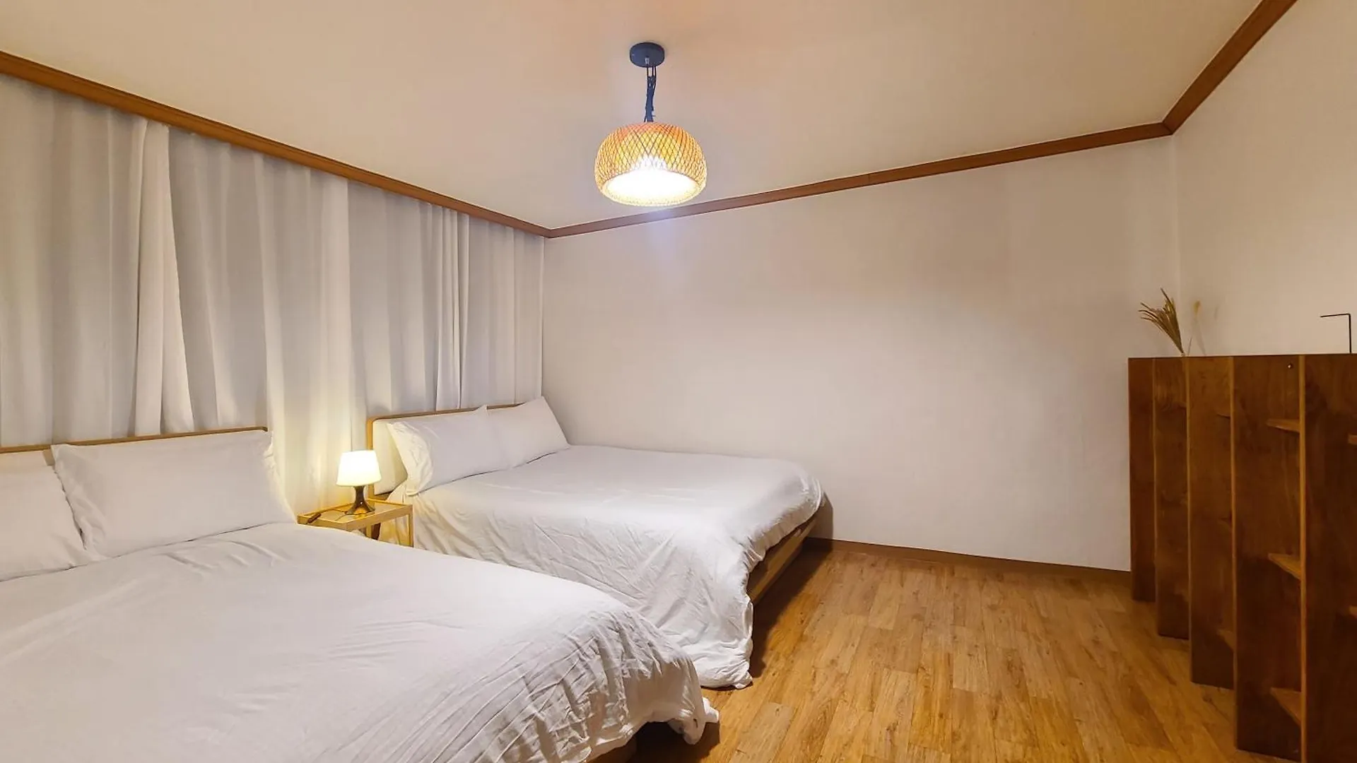 アパート ソウル特別市Wood House Hongik Univ 6 Double Bedsアパートメント 韓国