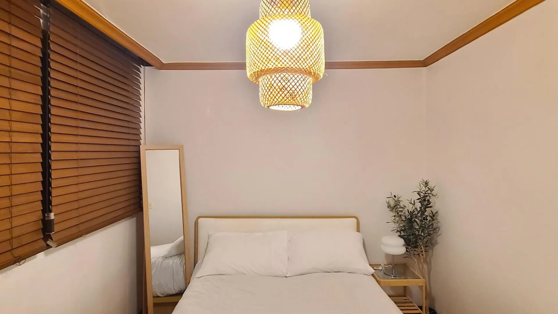 アパート ソウル特別市Wood House Hongik Univ 6 Double Bedsアパートメント