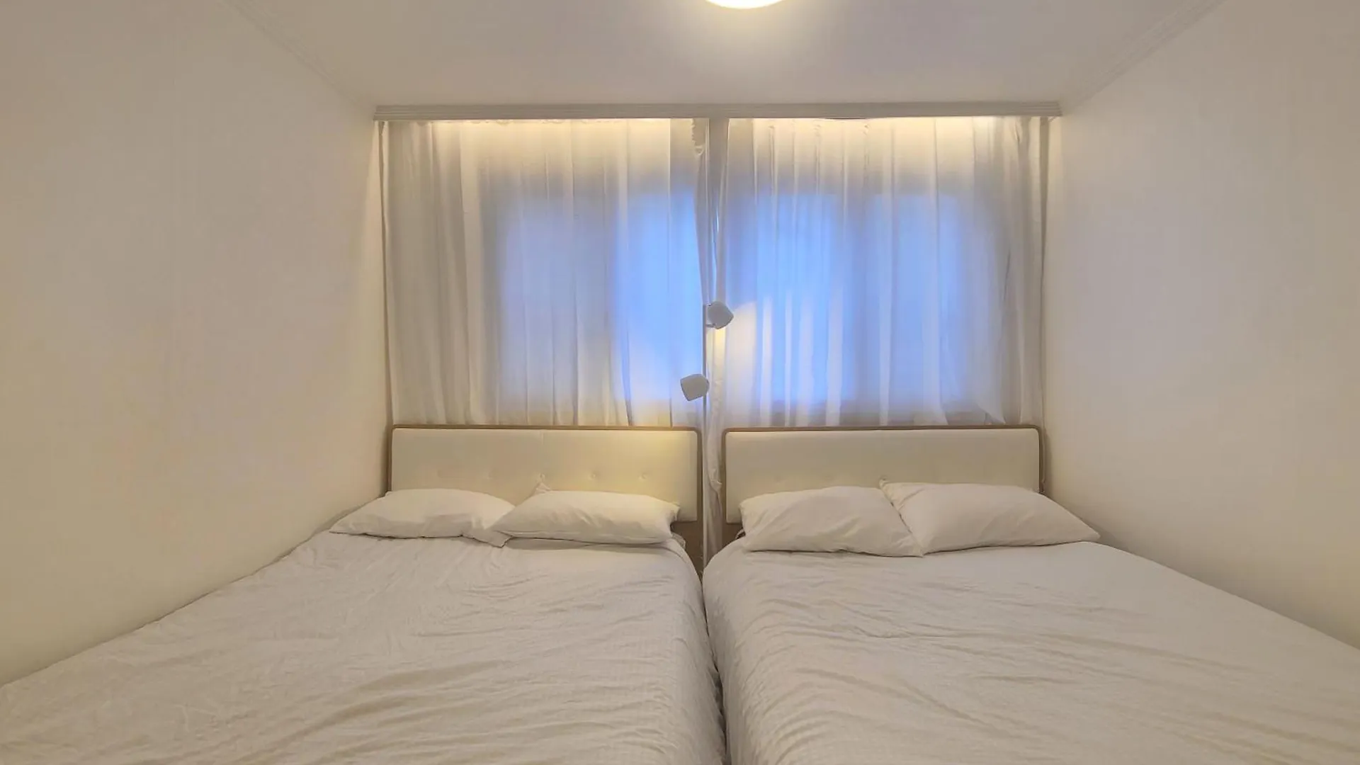 ソウル特別市Wood House Hongik Univ 6 Double Bedsアパートメント アパート